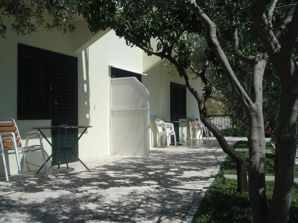 Apartments Smiljana 오미스 외부 사진