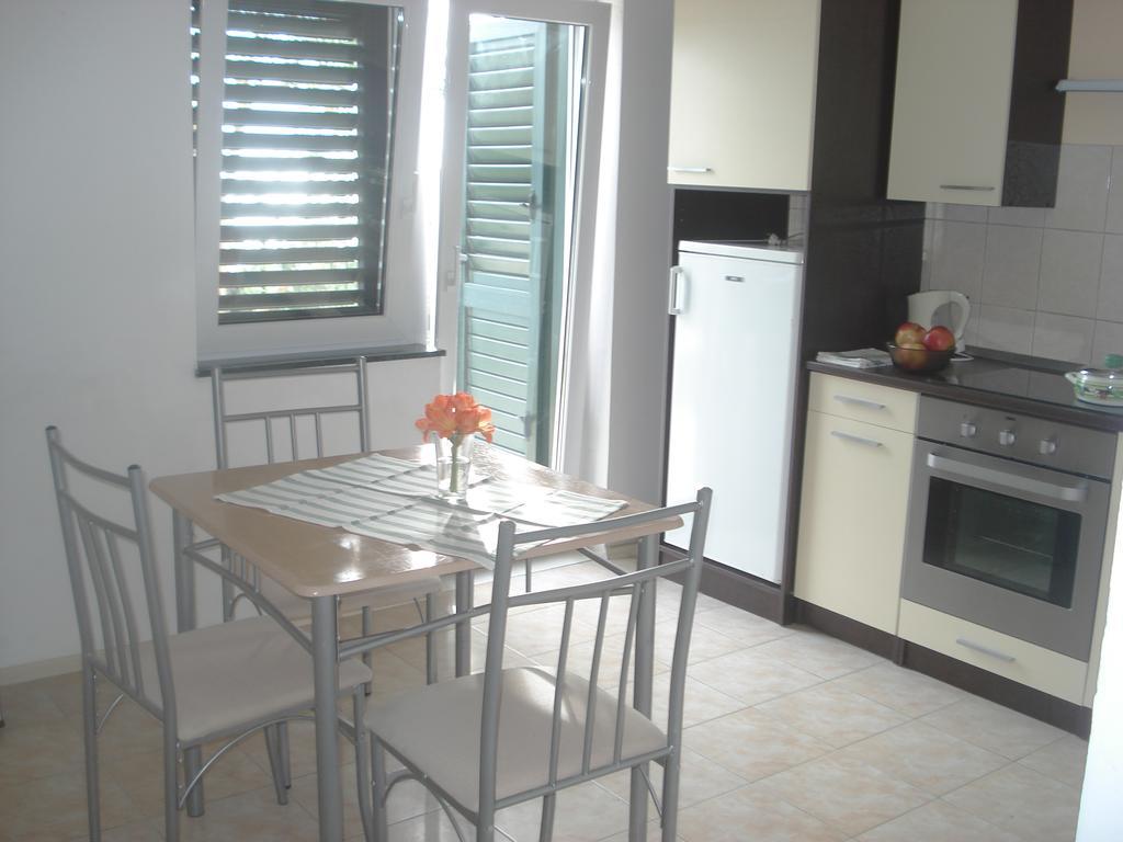 Apartments Smiljana 오미스 외부 사진