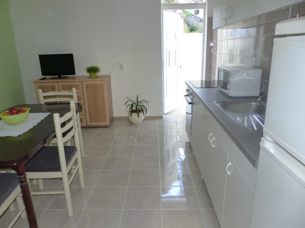Apartments Smiljana 오미스 외부 사진