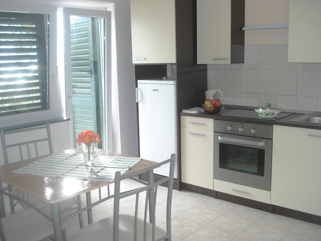 Apartments Smiljana 오미스 외부 사진