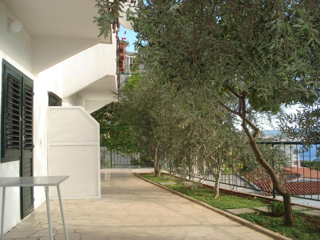 Apartments Smiljana 오미스 외부 사진