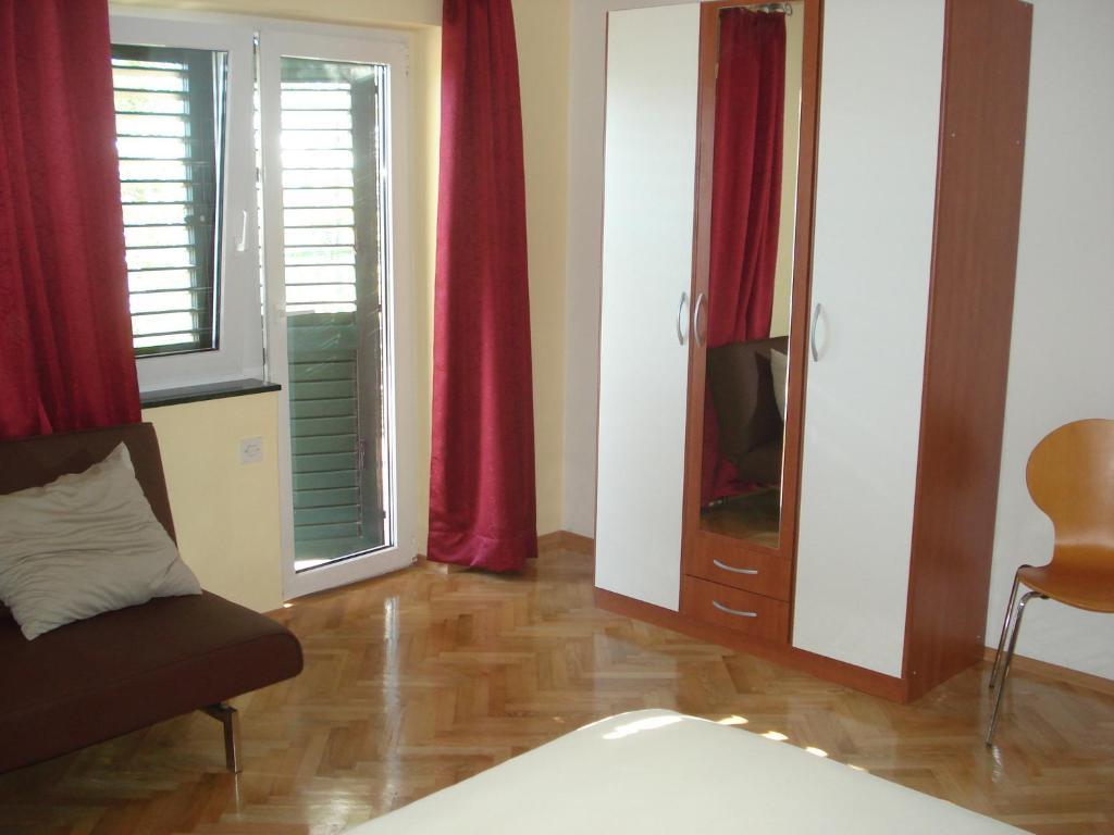 Apartments Smiljana 오미스 외부 사진