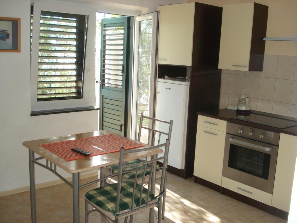 Apartments Smiljana 오미스 외부 사진