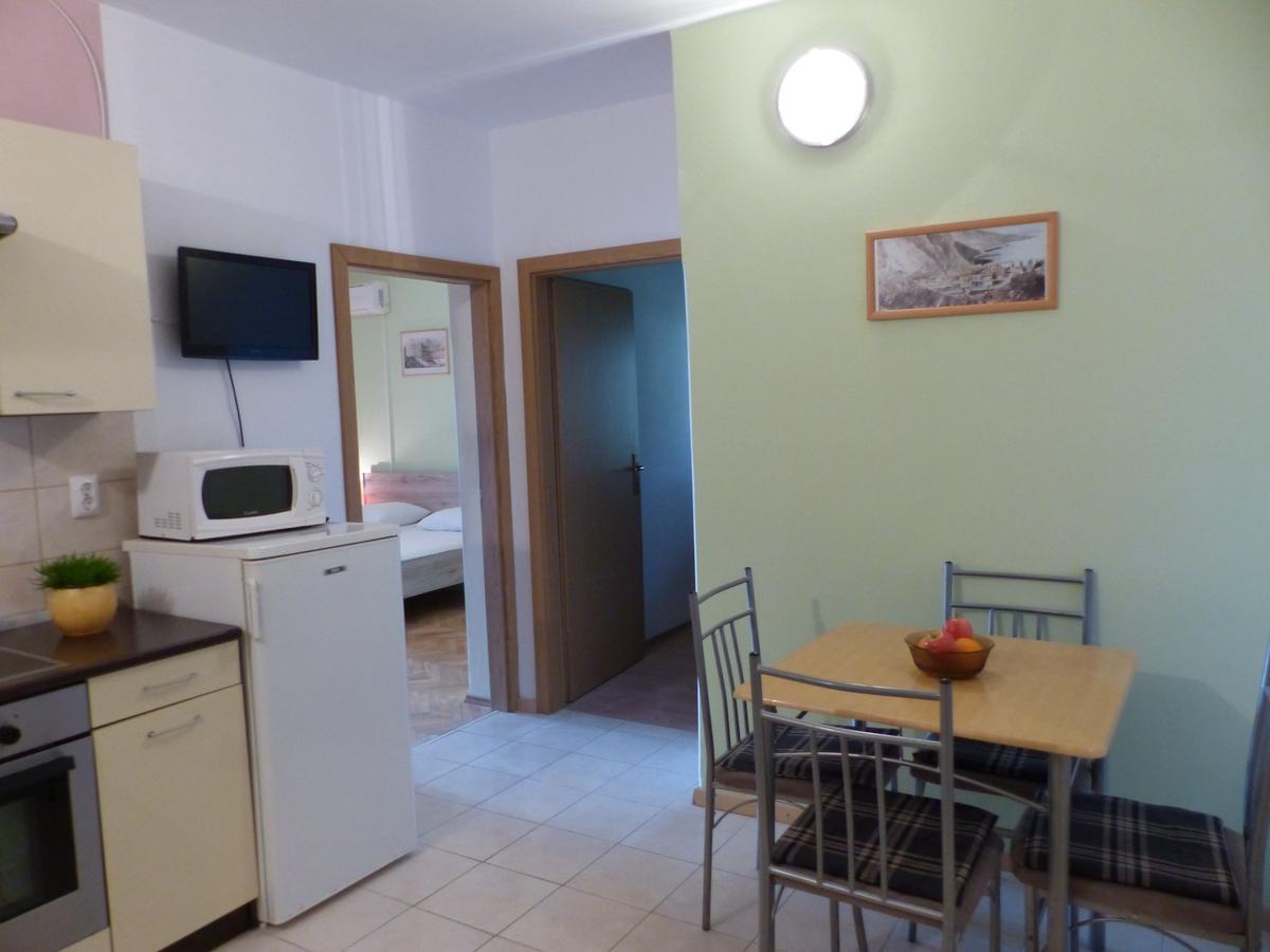 Apartments Smiljana 오미스 외부 사진